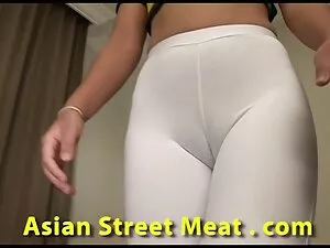 جسدها رشيقة هو شكل ل ...