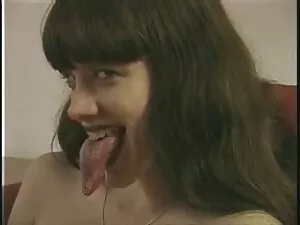 فتاة يمص شفتيها xnxx ...