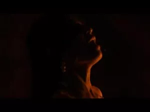 أحمر متجرد مقاطع جنس ...