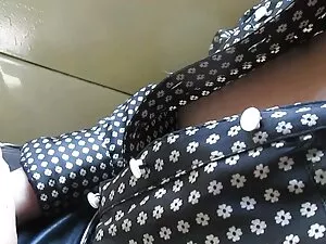 مارس الجنس في الحمار ...