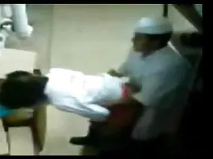 الفتاة هو مسمر في كل ...